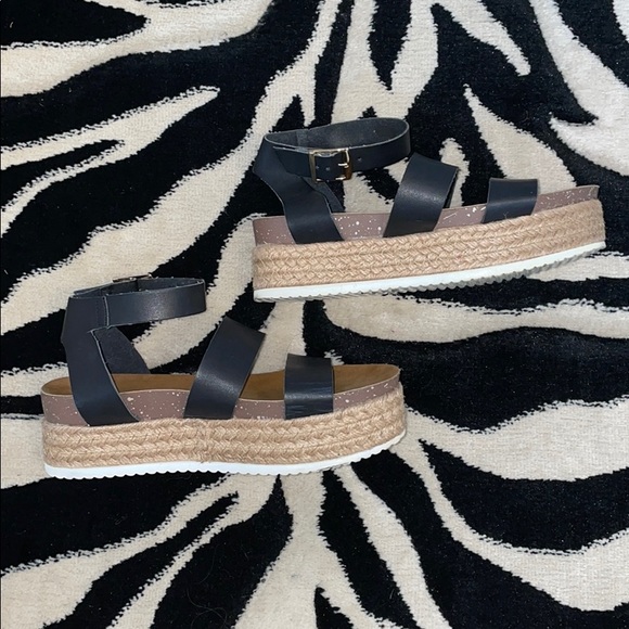 Patrizia Woven Strappy Platform sandals size 7M 😘 - Picture 3 of 8